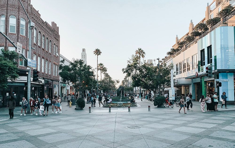 the executive suite at HI Los Angeles Santa Monica hostel is a large private room with a queen-sized bed, seating area, large ensuite bathroom, and beach-themed decor