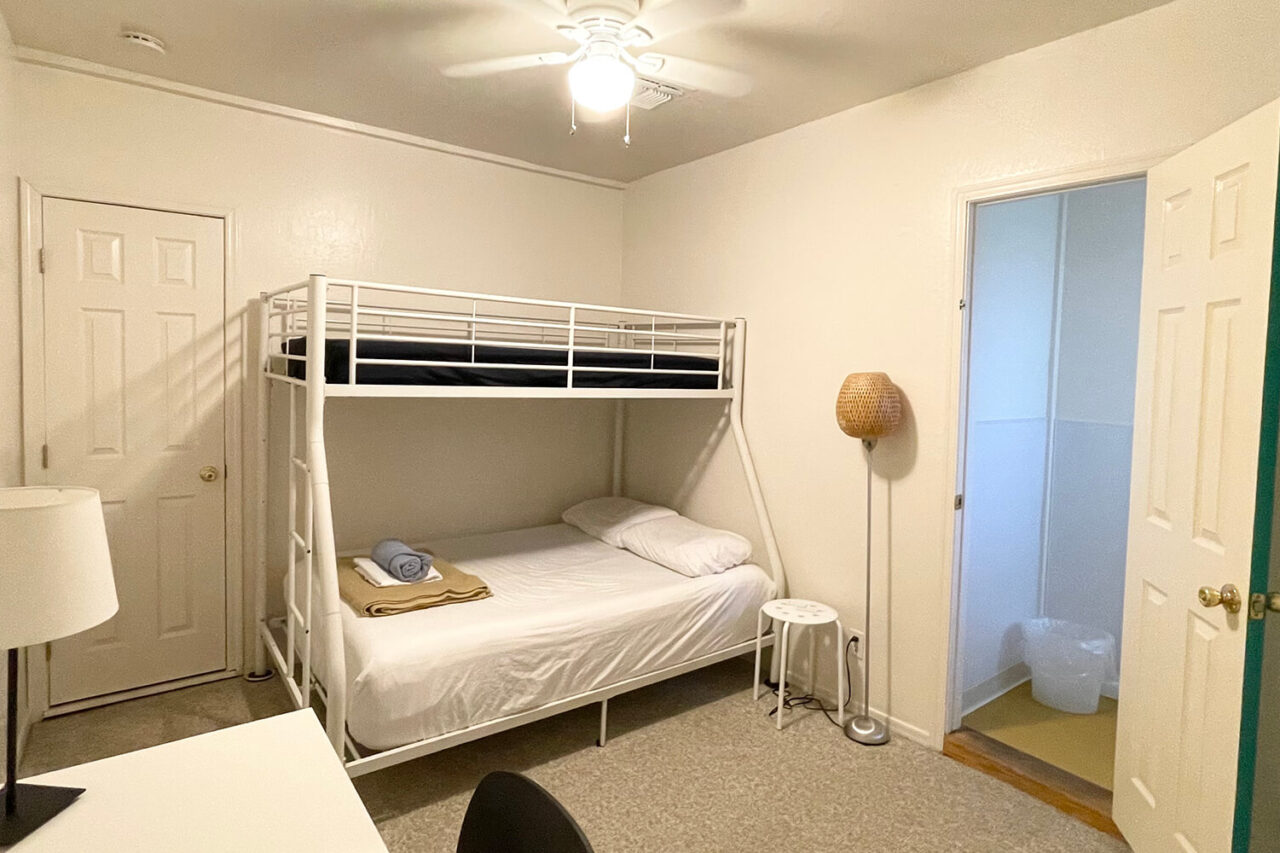 The Salado room at HI Phoenix hostel, the Metcalf House, has a full-sized bed and an ensuite toilet.