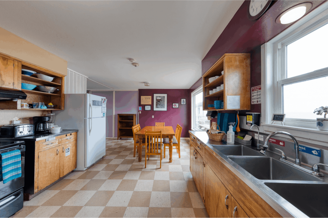The sea lodge, which guests can rent in its entirety at HI Point Montara Lighthouse hostels, includes a private kitchen. The kitchen comes with a dining area, sinks, refrigerator, stove/oven, and dishes and cutlery.