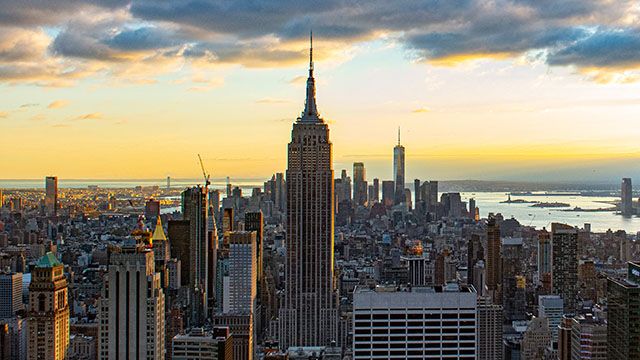 manhattan skyline at dusk