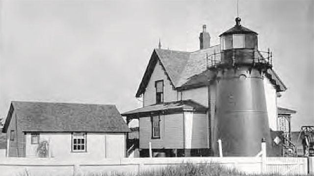 historic photo of Point Montara Lighthouse