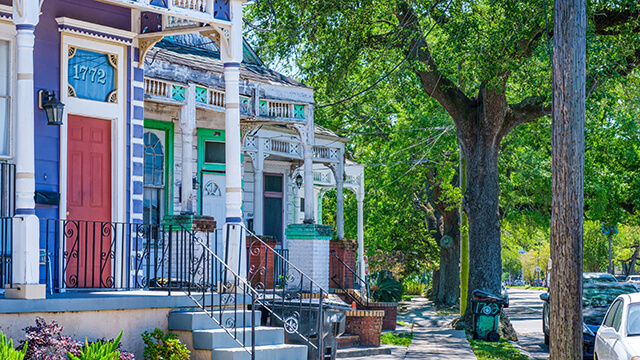 colorful houses painted in blue and pink in the Mid City neighborhood of New Orleans