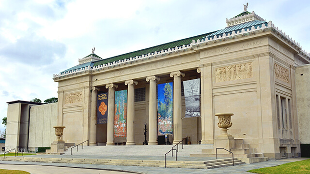 the facade and columns of the New Orleans Museum of Art in City Park