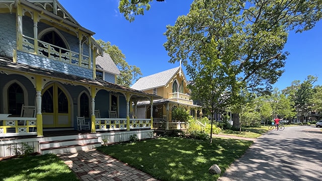 yellow gingerbread cottages on martha's vineyard