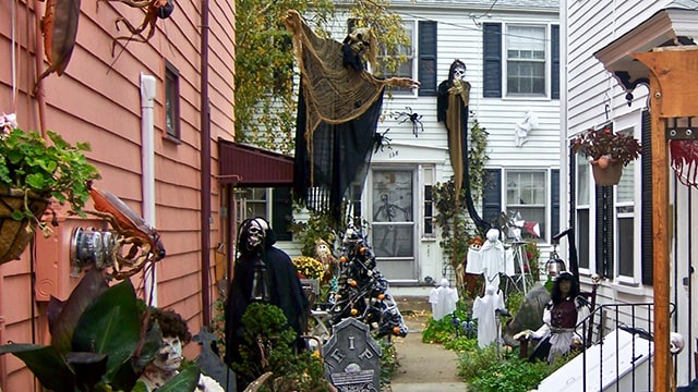 a house in Salem MA decorated for halloween