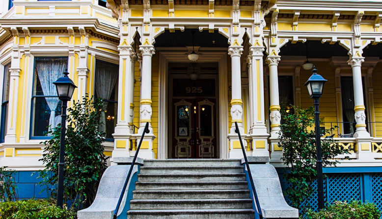 the exterior of the historic llewellyn williams mansion in sacramento, which is now a hostel guests can stay in overnight.