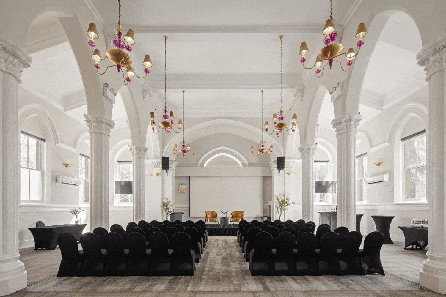 A rotating gif of images of the HI New York City Ballroom in different configurations for meetings, events, receptions, parties, and more.