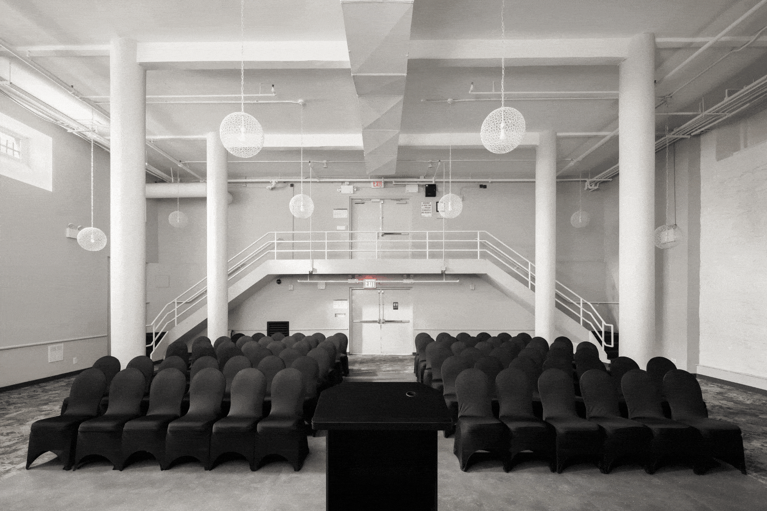 A rotating gif of images of the Soho meeting room at HI New York City Hostel set up both classroom and conference style.